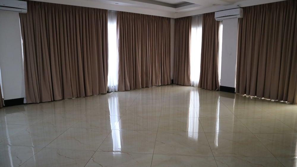 Doniti Suites And Events Place Mandaluyong ภายนอก รูปภาพ